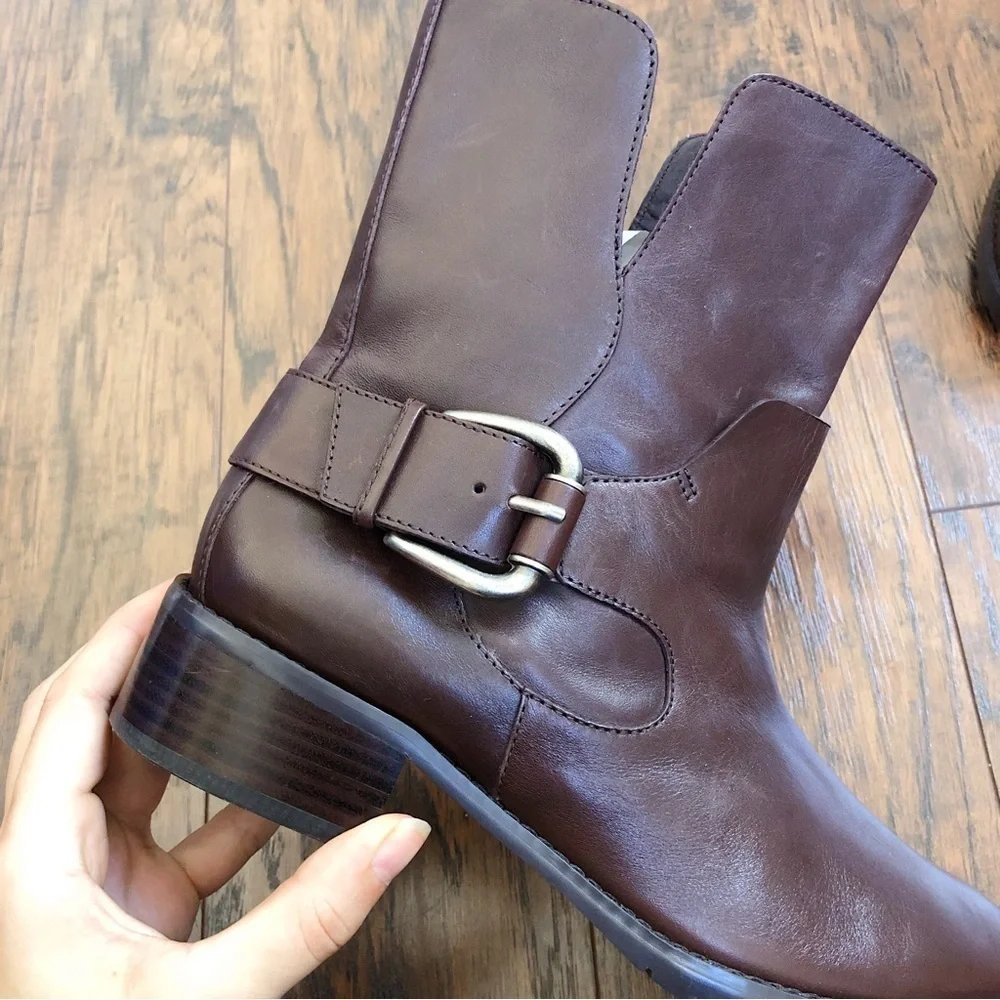 Donald J Pliner • Donata 2 ankle boots brown leather buckle strap moto